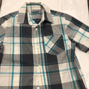 Button up short sleeve shirt with pocket